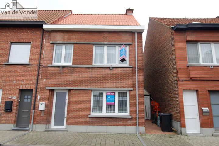 Ruime woning met 3 slaapkamers en tuin te Nieuwerkerken.