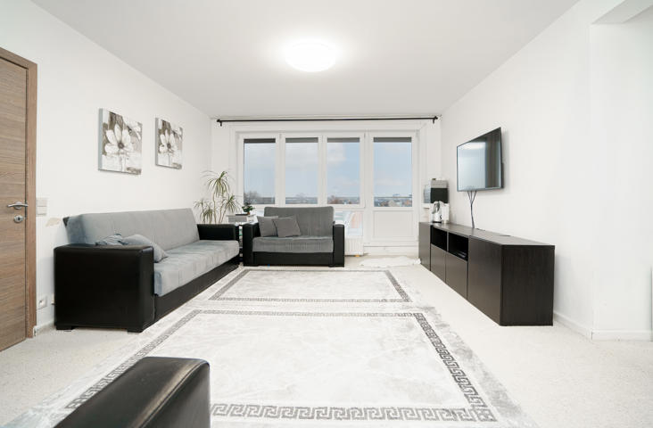 100% Instapklaar en gerenoveerd 2 slpks appartement met parking te Aalst.