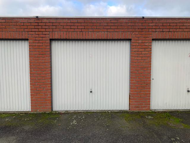 Te koop: Centraal gelegen garagebox te Aalst.