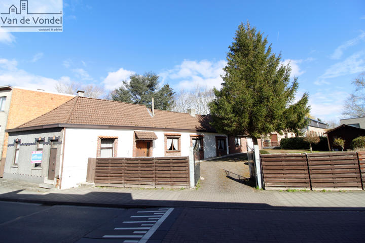 Woning met 4 slaapkamers, tuin en garage te Erembodegem