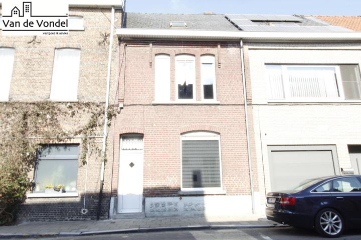 Goed onderhouden stadswoning met tuin en 3 slaapkamers.