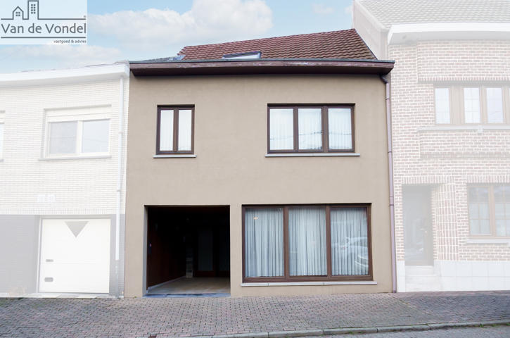 Ruime woning mét atelier ( 80m²) en tuin te Affligem.