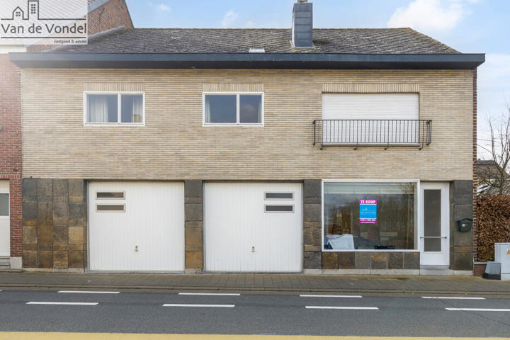 Grote woning te Denderleeuw. 