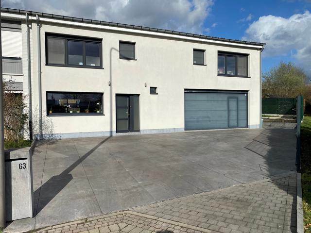 Rustig gelegen, 100% instapklare en ruime woning te Erembodegem.