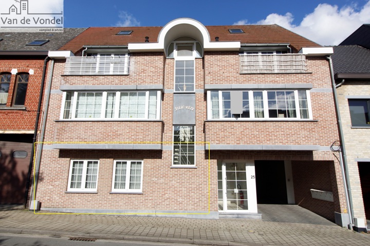 100% instapklaar en energiezuinig appartement met 3 slaapkamers én garage te Nieuwerkerken.