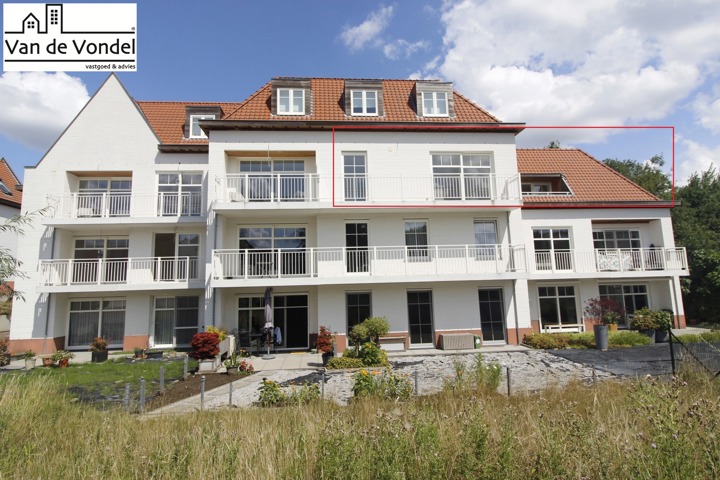 Luxe-app met 4 slaapkamers en 2 badkamers in het centrum van Haaltert.