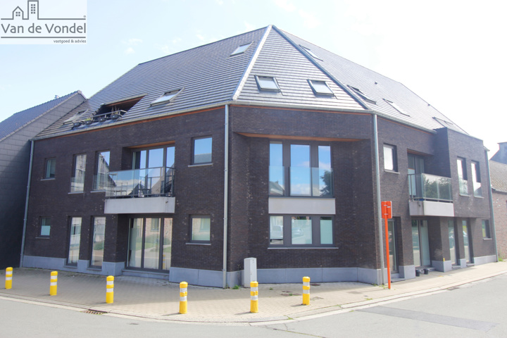 Ruim duplex-appartement met 4 slaapkamers te Haaltert !