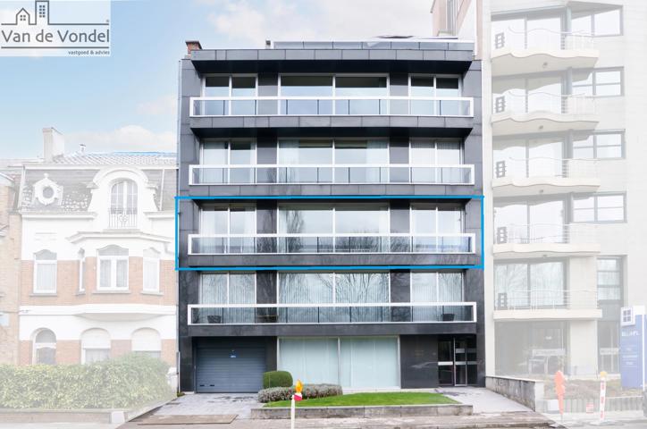 Zeer groot 3 slaapkamer appartement met zicht op stadspark van Aalst. 