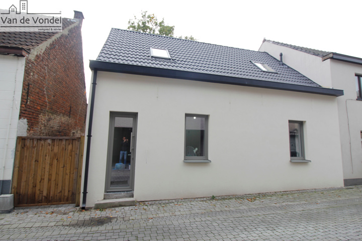 100% instapklare en energiezuinige woning te Erembodegem.