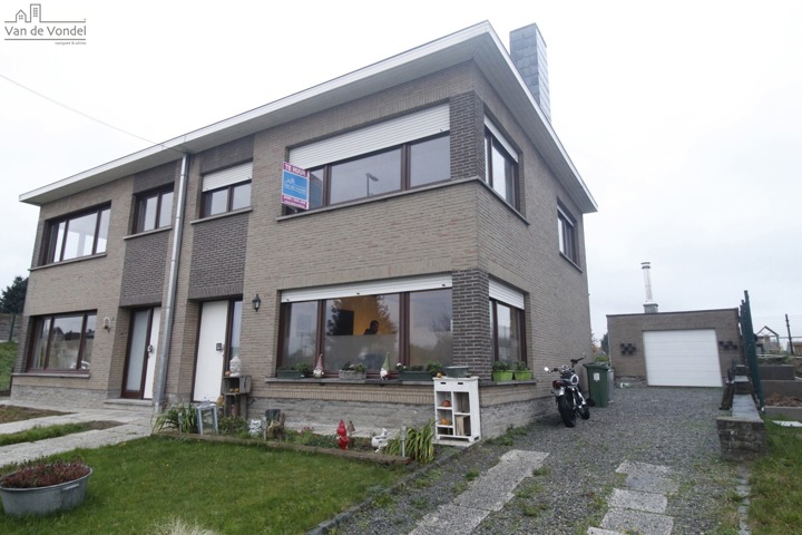 Woning met 3 slaapkamers, garage en tuin te Welle.