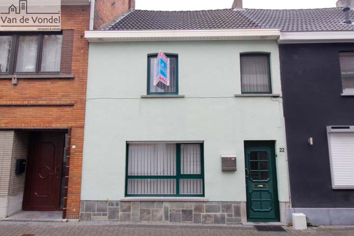 Strategisch gelegen woning te Erembodegem.