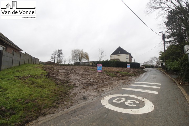 Prachtig perceel bouwgrond voor HOB te Roosdaal (3a50ca) !