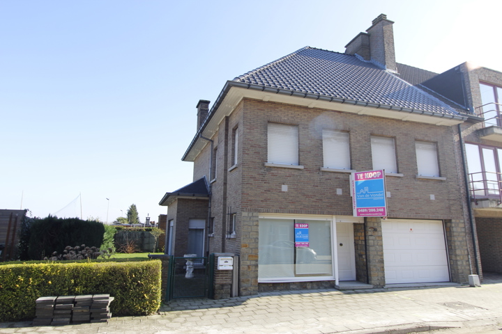 Ruime woning met 3 slpks, garage en tuin te Nieuwerkerken.