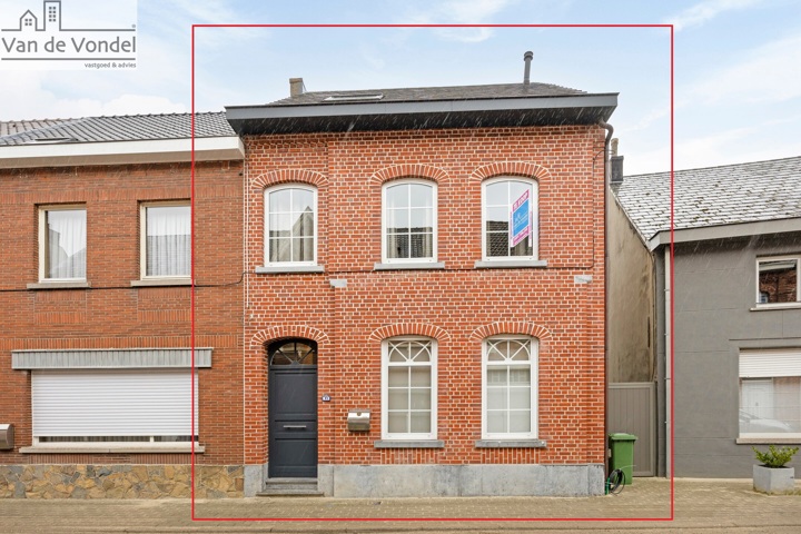 Karaktervolle HOB (met ingerichte studio) te Erembodegem (duowoonst).