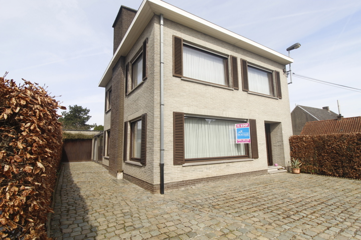 Rustig gelegen HOB met garage en tuin te centrum Haaltert.