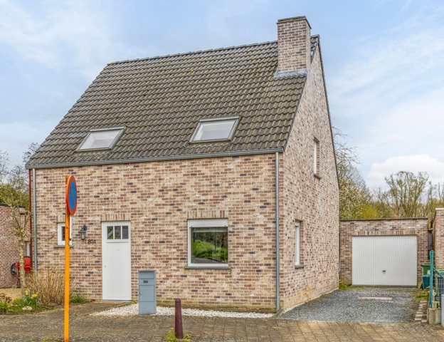 100% Instapklare én energiezuinige woning met 4 slpks en tuin te Erembodegem.