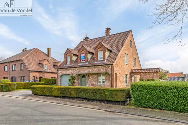 Rustig gelegen villa met tuin en garage te Haaltert.