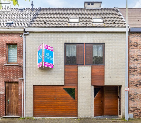 Ruime en energiezuinge woning met garage en tuin te Melle.