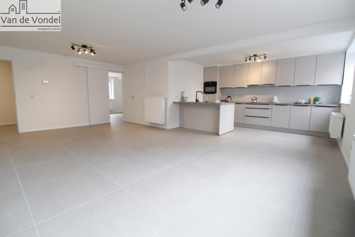 100% instapklaar appartement nabij het centrum en station te Denderleeuw.