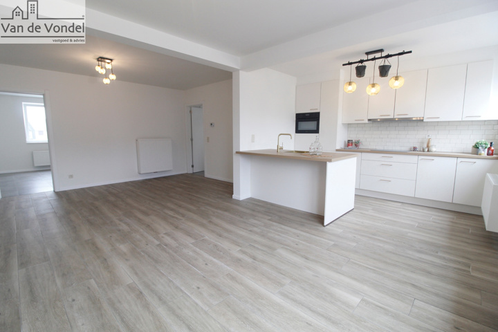 100% instapklaar appartement nabij het centrum en station te Denderleeuw.