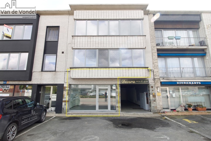Kantoor/handeslpand met berging te Erembodegem! Strategisch!