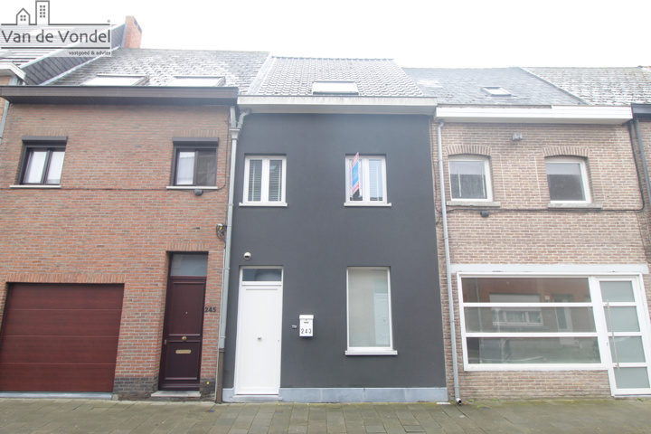 Stadswoning te huur met 3 slaapkamers en terras te Aalst.