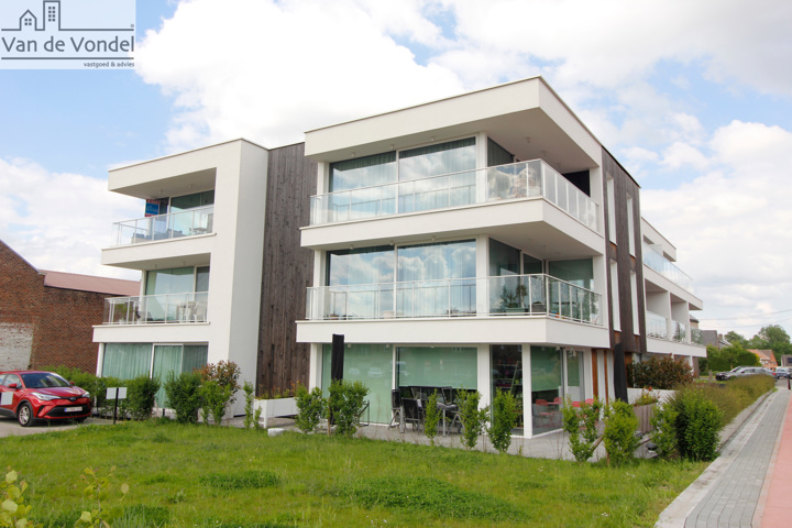 Nieuwbouwapp. met 2 slaapkamers, autostaanplaats en kelder te Erembodegem.