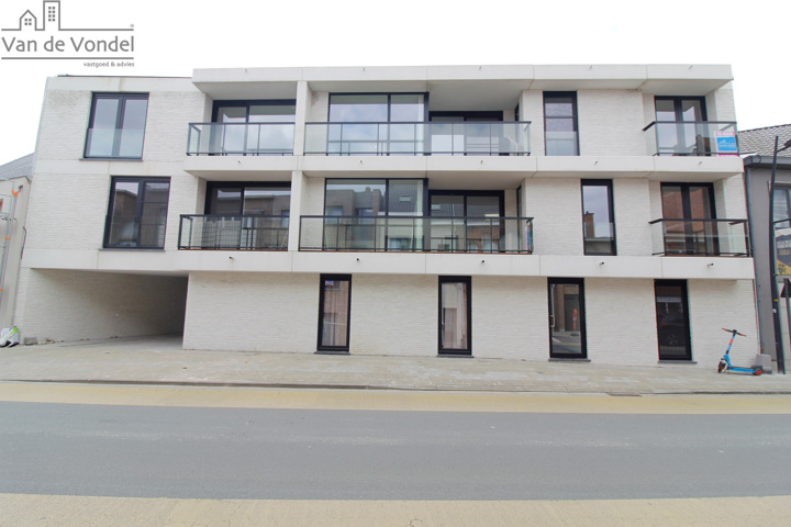 BEN app. met 2 slpks, 2 badkamers én staanplaats te Erembodegem.