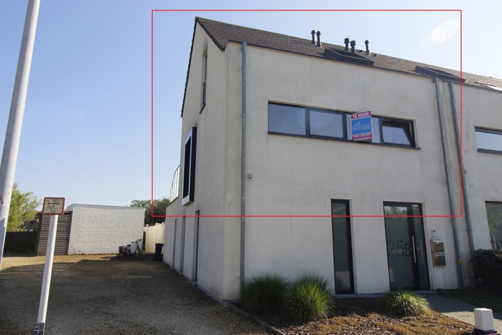 Prachtig (duplex) app. met 2 slpk, ruim terras & 2 staanplaatsen te Erembodegem!