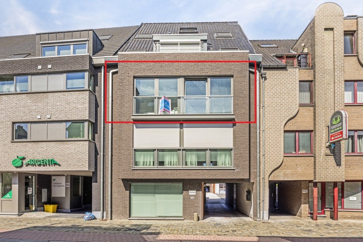 Recent & energiezuinig app. met garage & carport te Erembodegem !