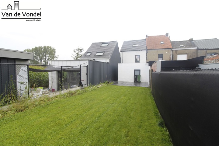 Verder af te werken woning met 4 slaapkamers.