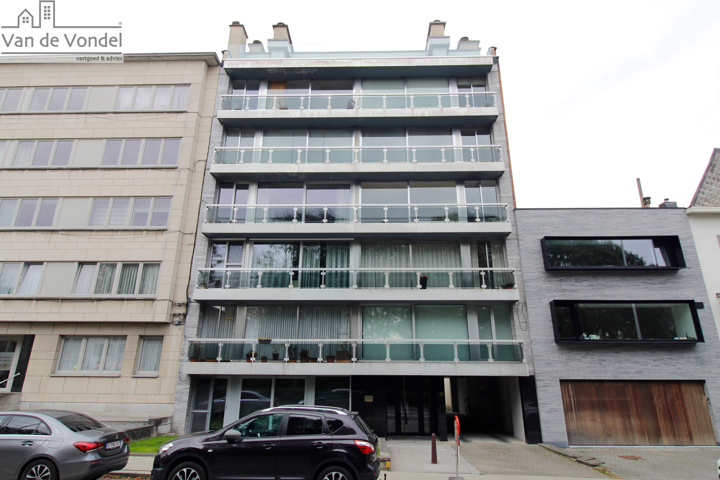 Gesloten garagebox op de Parklaan 127 te Aalst