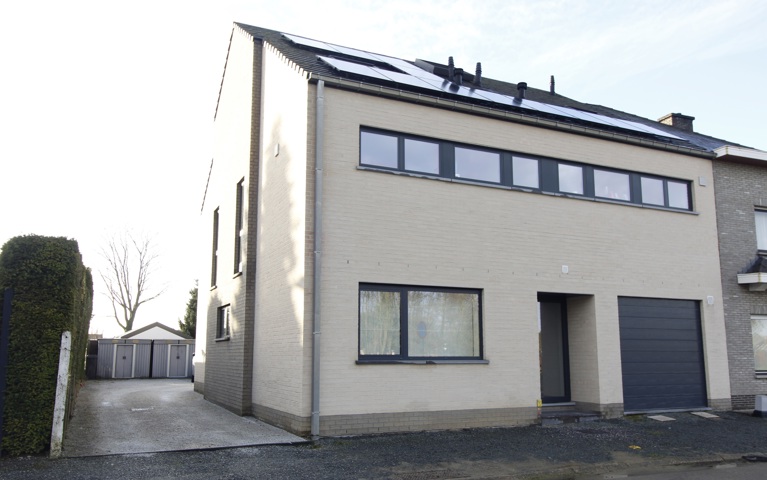 Duplex-appartement met zonneterras en parking te Erembodegem