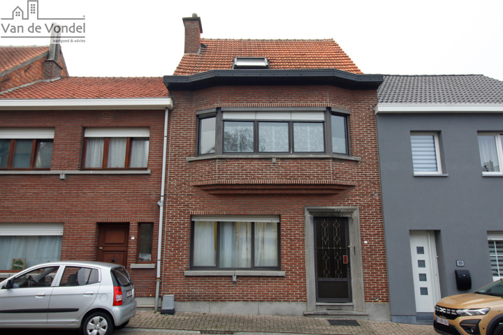 100% instapklare woning. Ruim en rustig gelegen te Erembodegem
