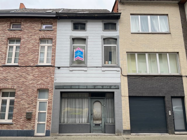 Te moderniseren stadswoning met terras te centrum Aalst.