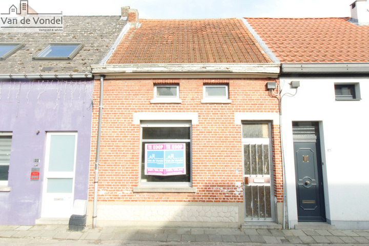 Verder af te werken woning met grote tuin en garage te Lebbeke