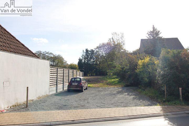 Centraal gelegen half-open bouwgrond te Herdersem. (3a 47ca)