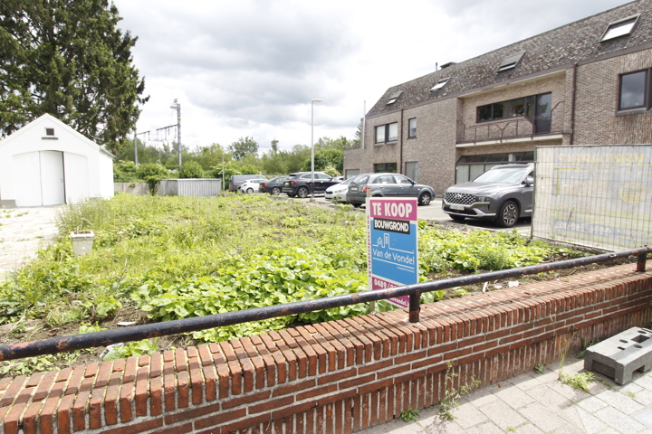 Bouwgrond voor halfopen bebouwing in centrum Denderleeuw.