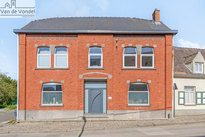 Ruime en gemoderniseerde woning met zonnige tuin te Smetlede!