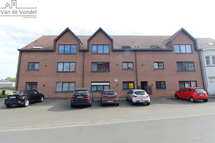 Ruime garagebox te Aalst.