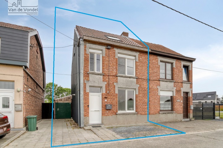 Ruime & 100% instapklare woning met (zonne)tuin te Westrem !