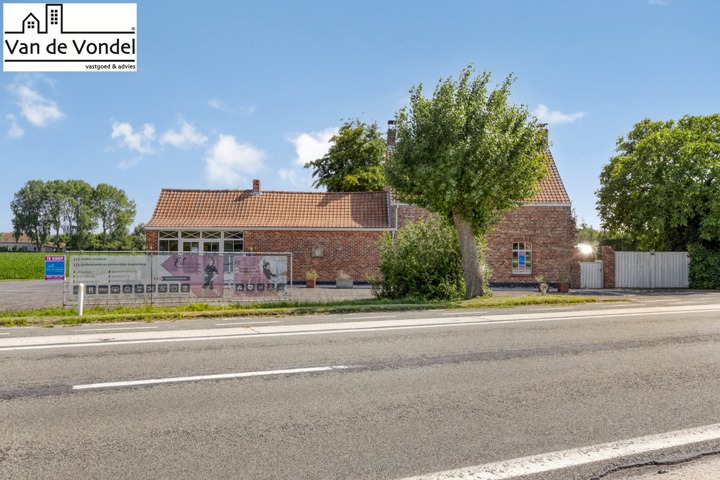 100% Instapklare woning met praktijk & loods nabij Veurne.