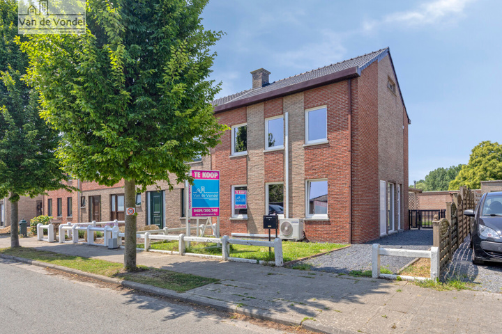 Vernieuwde halfopen woning met 3 garages (!!) te Erembodegem