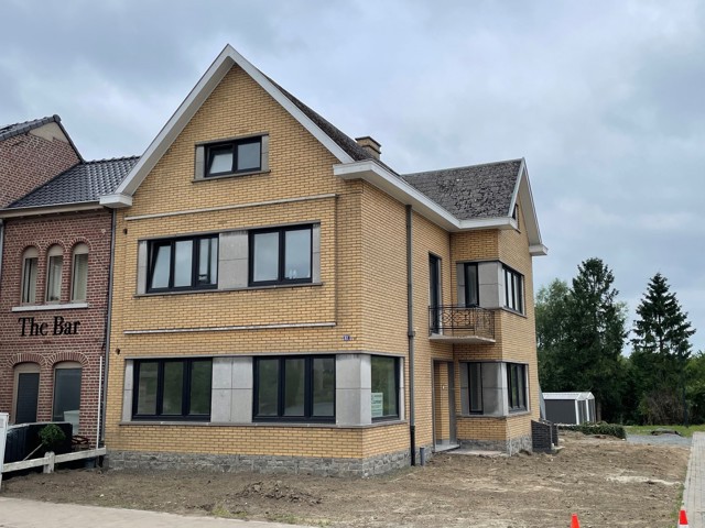 Commerciële ruimte met terras (of kantoor) te Baardegem dorp