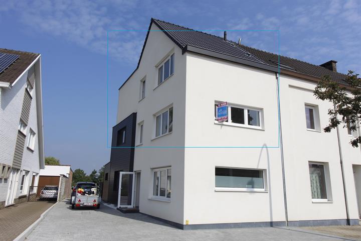 (Ver)nieuwbouw, duplex appartement met autostandplaats te Haaltert.