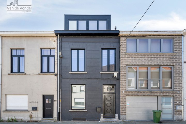 Prachtig gerenoveerde woning met zonneterras te centrum Aalst