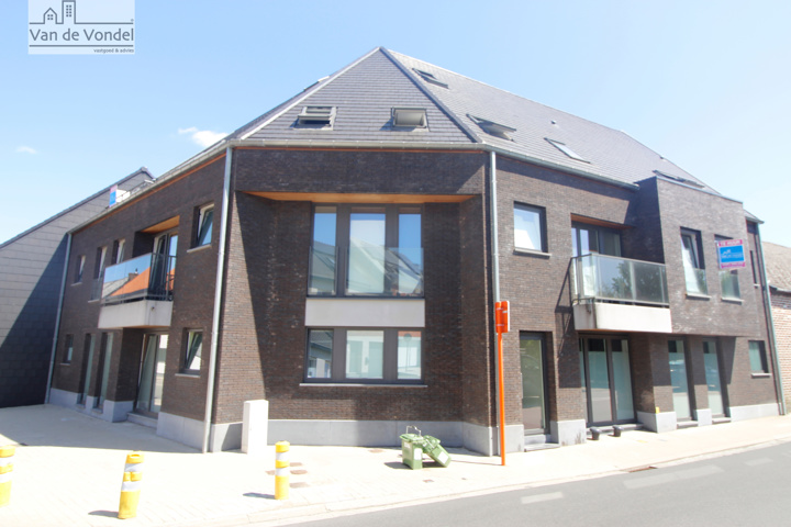 Recent 2 slaap-kamer appartement te Haaltert