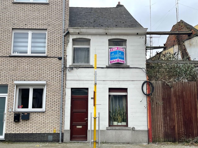 Te renoveren woning met tal van mogelijkheden te Aalst.