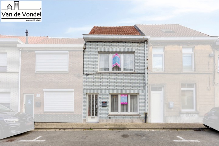 Te renoveren woning met 2 slpks + terras in centrum Aalst
