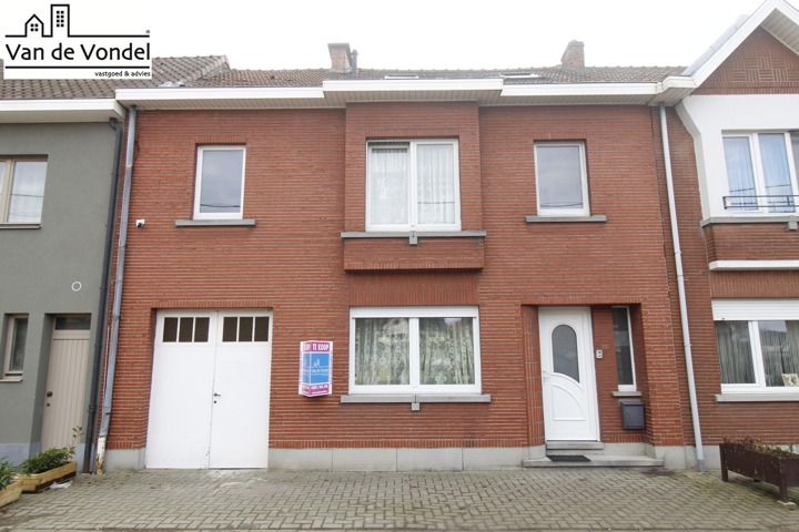 Ruime woning met 5 slaapkamers, garage en zuid-gerichte tuin